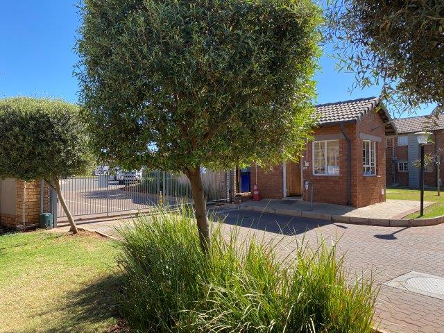 2 Bedroom Property for Sale in Monavoni Gauteng