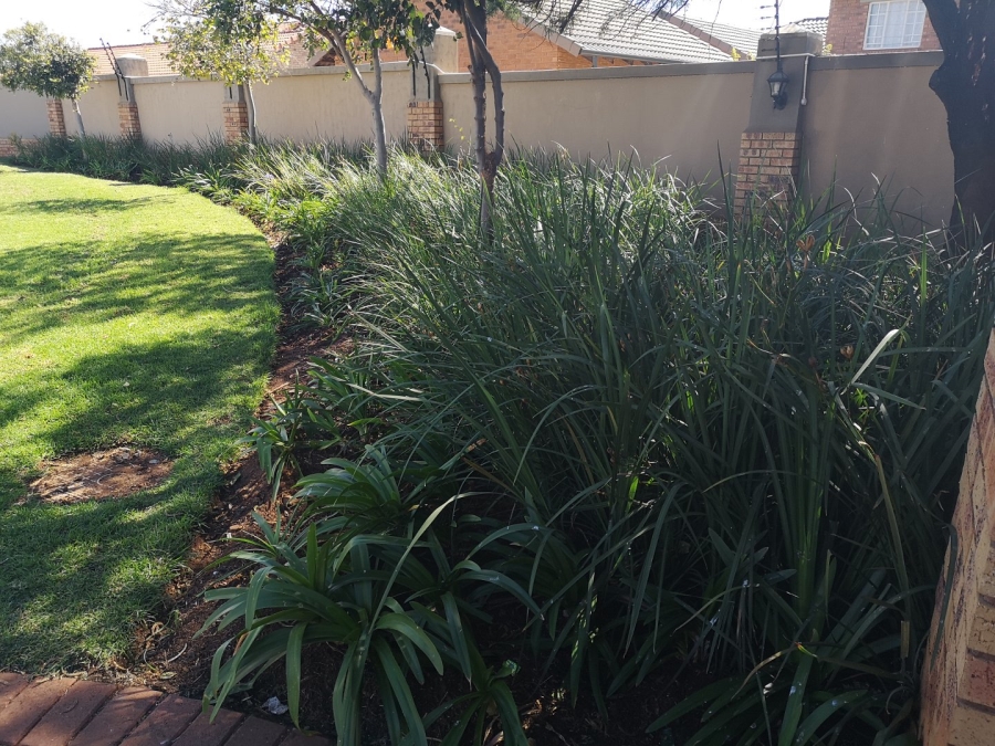 2 Bedroom Property for Sale in Monavoni Gauteng