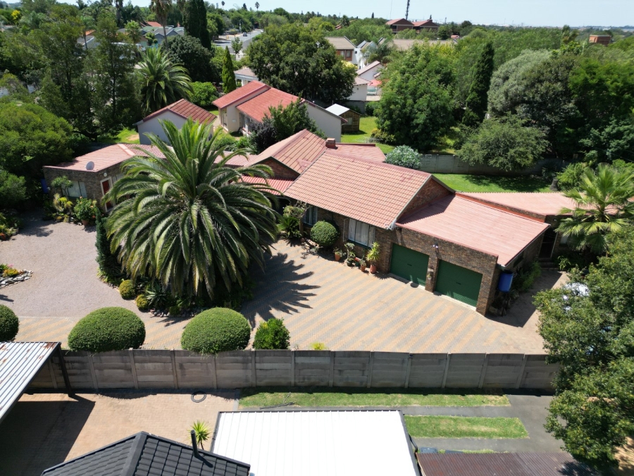 7 Bedroom Property for Sale in The Reeds Gauteng