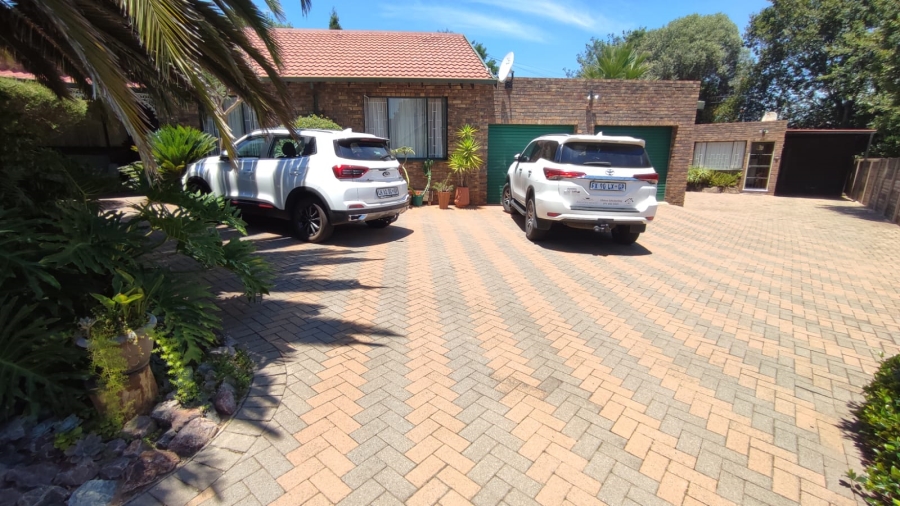 7 Bedroom Property for Sale in The Reeds Gauteng