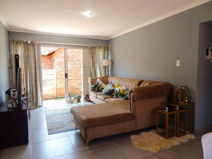 2 Bedroom Property for Sale in Eldoraigne Gauteng