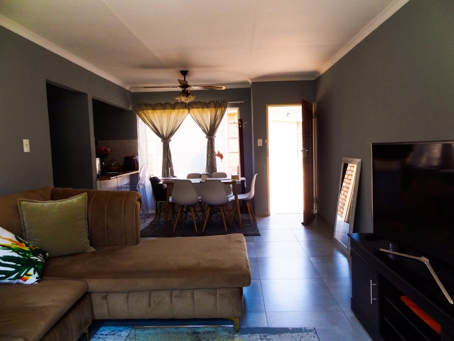 2 Bedroom Property for Sale in Eldoraigne Gauteng