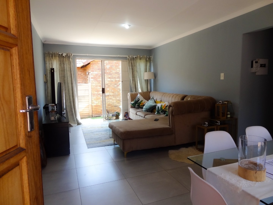 2 Bedroom Property for Sale in Eldoraigne Gauteng