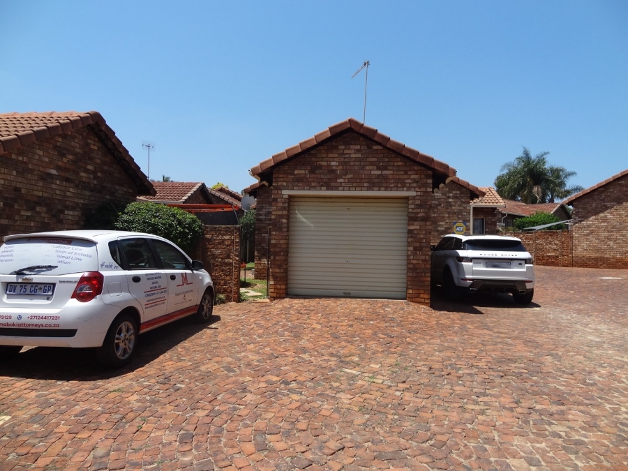 2 Bedroom Property for Sale in Eldoraigne Gauteng