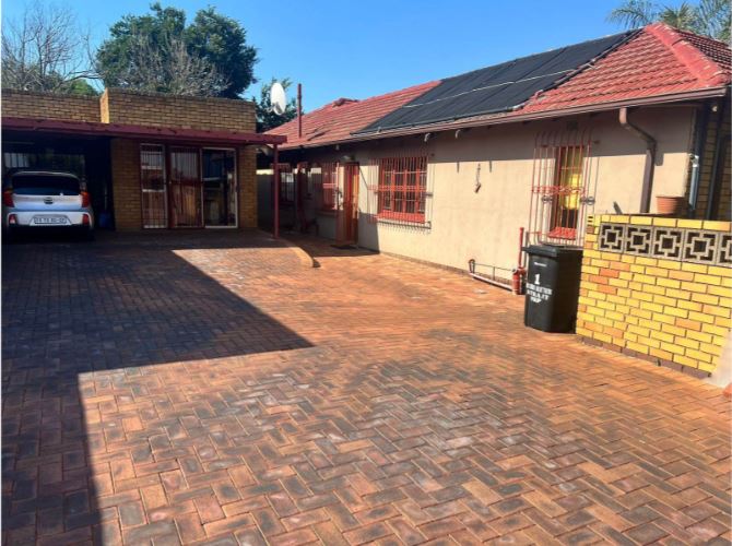 4 Bedroom Property for Sale in Van Riebeeck Park Gauteng