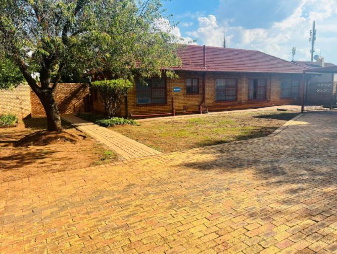 4 Bedroom Property for Sale in Van Riebeeck Park Gauteng