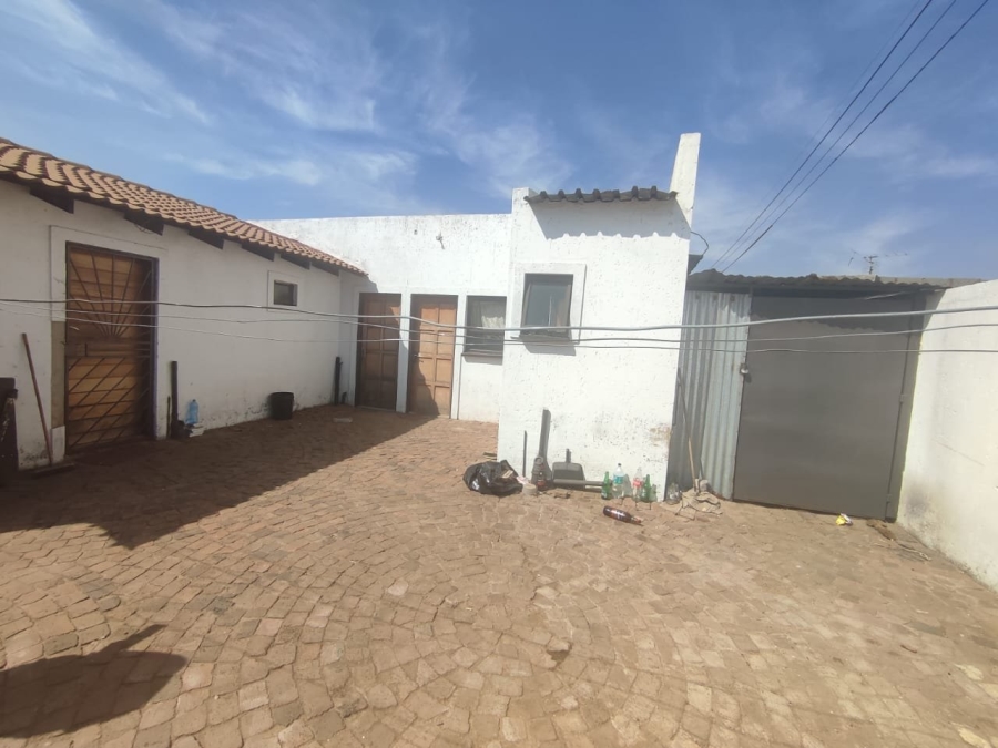  Bedroom Property for Sale in Etwatwa Gauteng