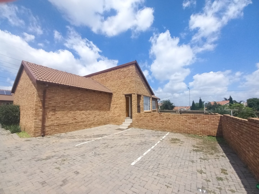 3 Bedroom Property for Sale in Kosmosdal Gauteng