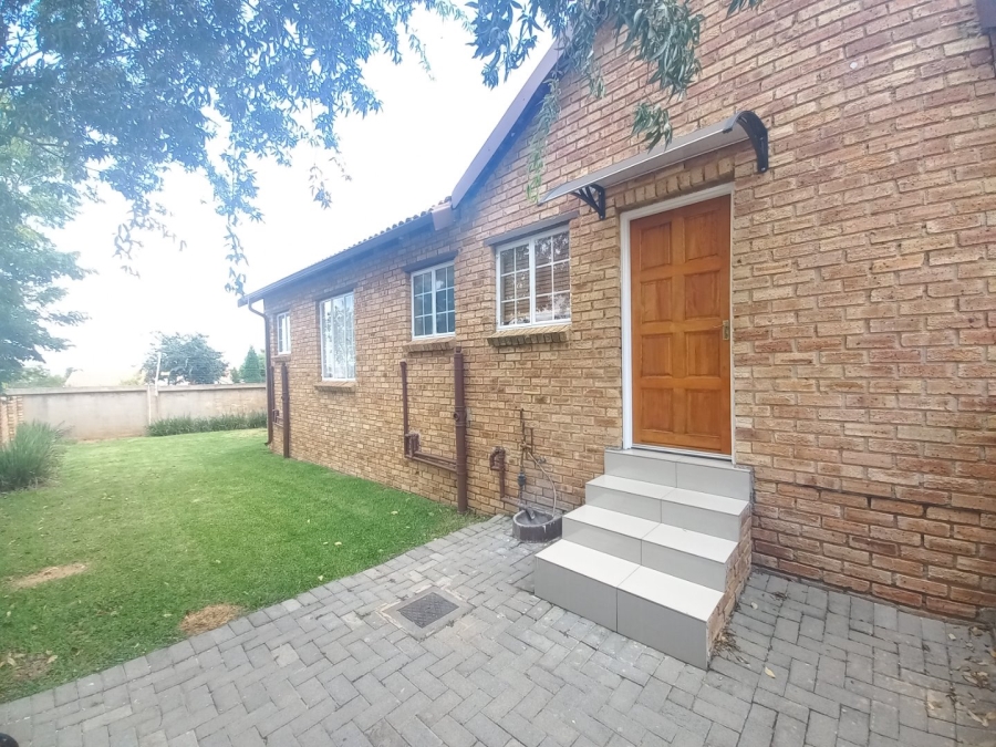 3 Bedroom Property for Sale in Kosmosdal Gauteng