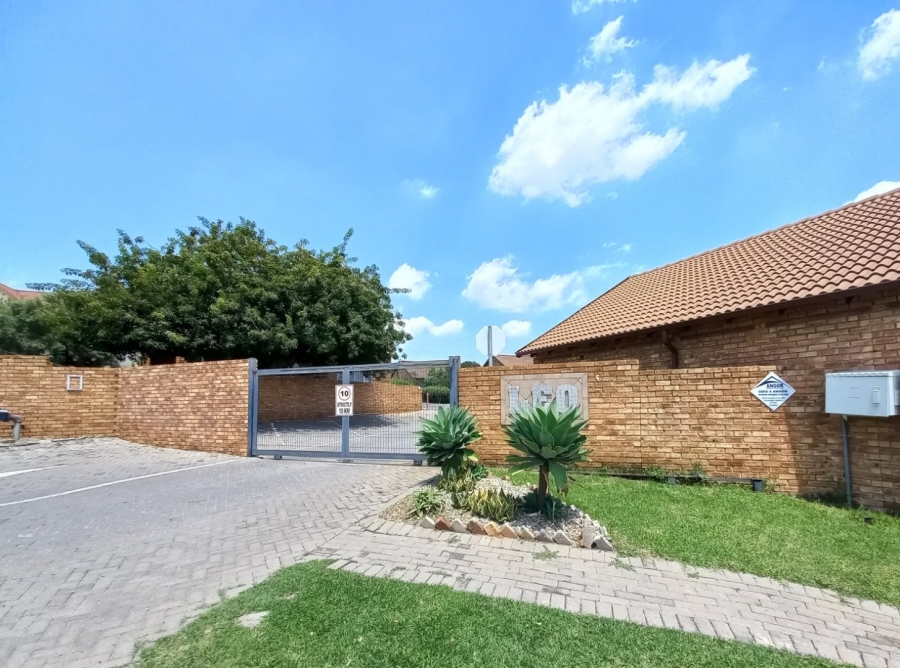 3 Bedroom Property for Sale in Kosmosdal Gauteng