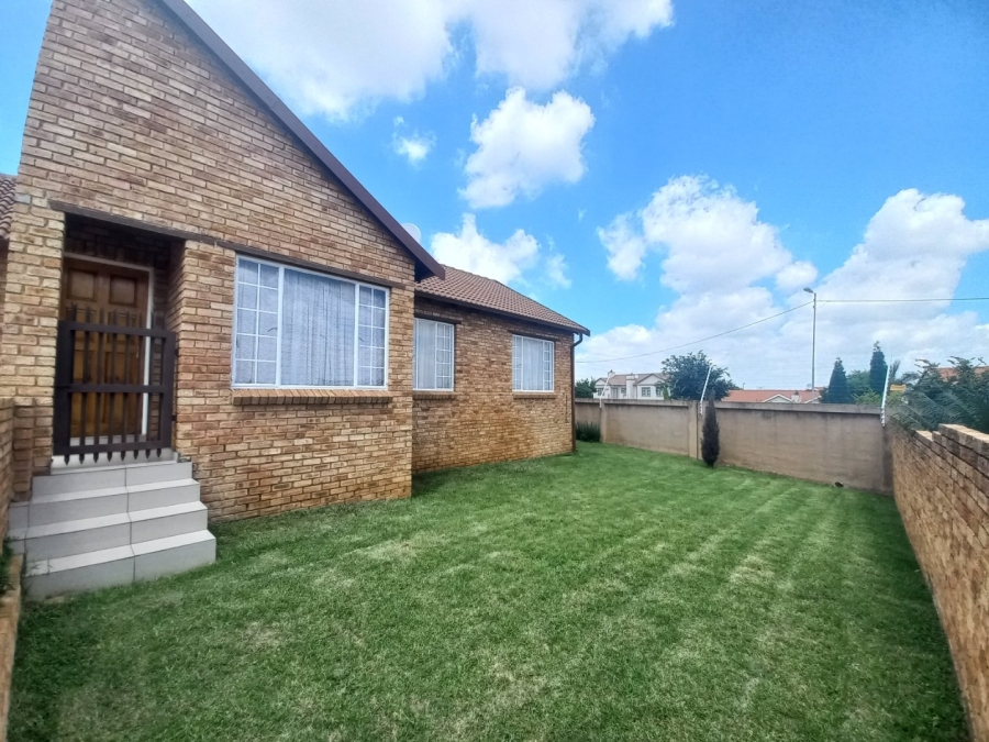 3 Bedroom Property for Sale in Kosmosdal Gauteng