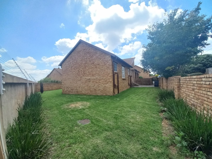 3 Bedroom Property for Sale in Kosmosdal Gauteng