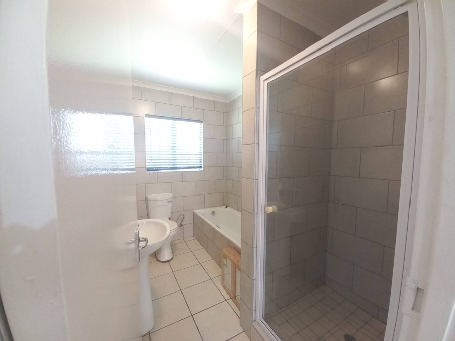 3 Bedroom Property for Sale in Kosmosdal Gauteng