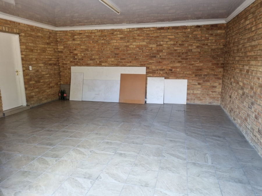 3 Bedroom Property for Sale in Kosmosdal Gauteng