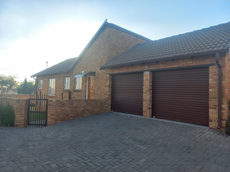 3 Bedroom Property for Sale in Kosmosdal Gauteng