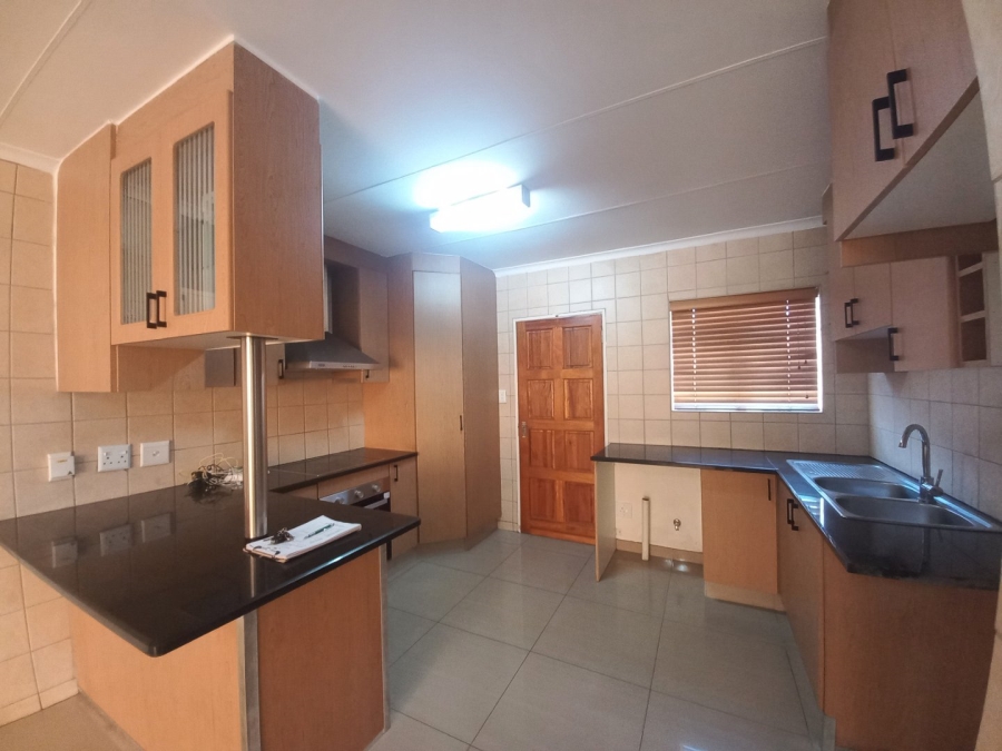 3 Bedroom Property for Sale in Kosmosdal Gauteng