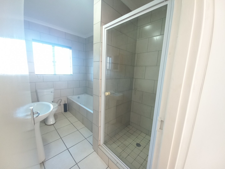 3 Bedroom Property for Sale in Kosmosdal Gauteng