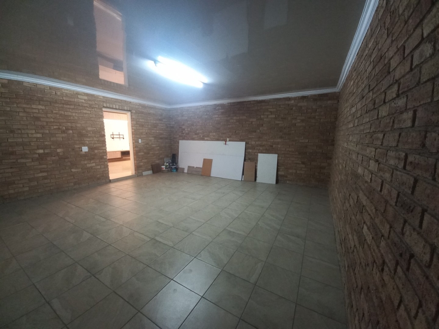 3 Bedroom Property for Sale in Kosmosdal Gauteng