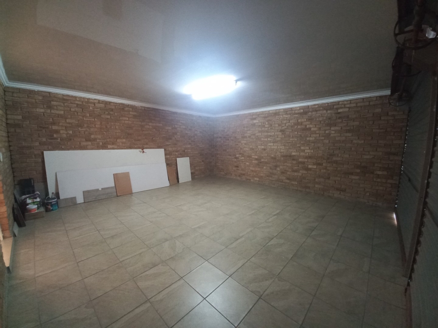 3 Bedroom Property for Sale in Kosmosdal Gauteng