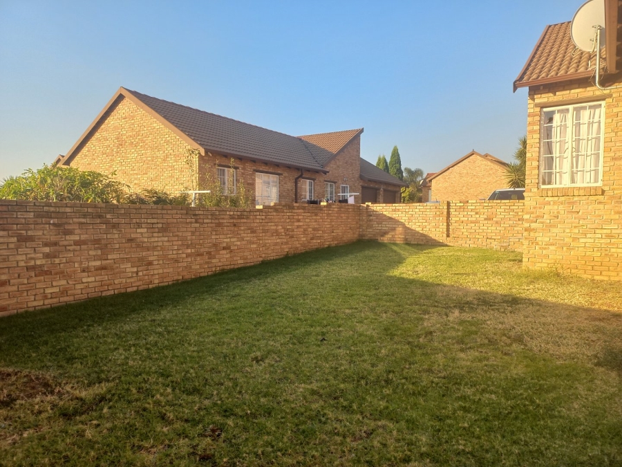 3 Bedroom Property for Sale in Kosmosdal Gauteng