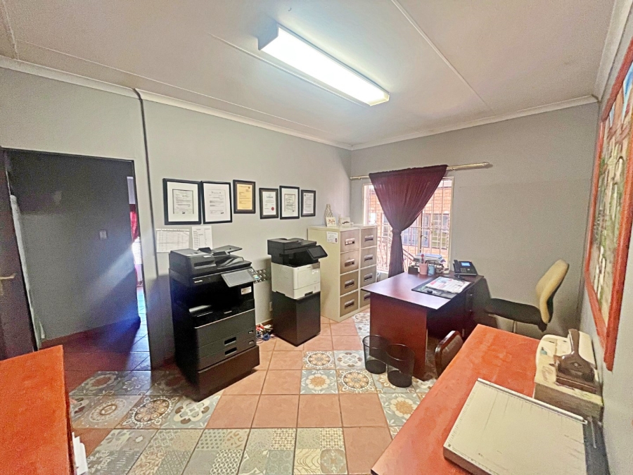 To Let  Bedroom Property for Rent in Hennopspark Gauteng