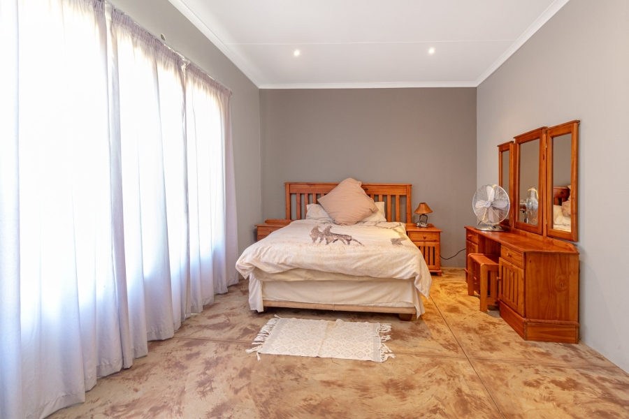 5 Bedroom Property for Sale in Doornkraal Gauteng