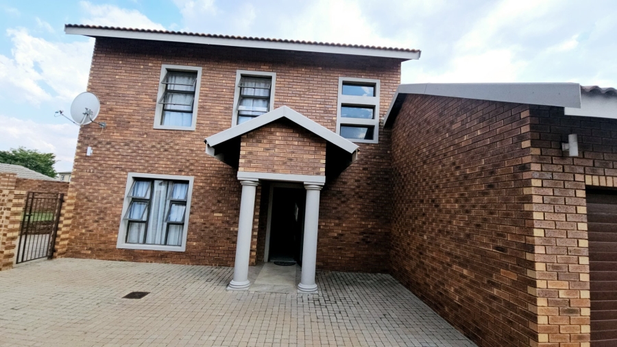 To Let 3 Bedroom Property for Rent in Silver Stone Country Estate Gauteng