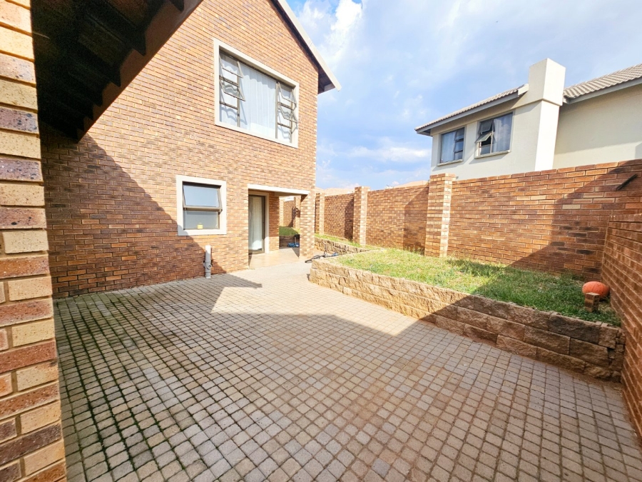 To Let 3 Bedroom Property for Rent in Silver Stone Country Estate Gauteng