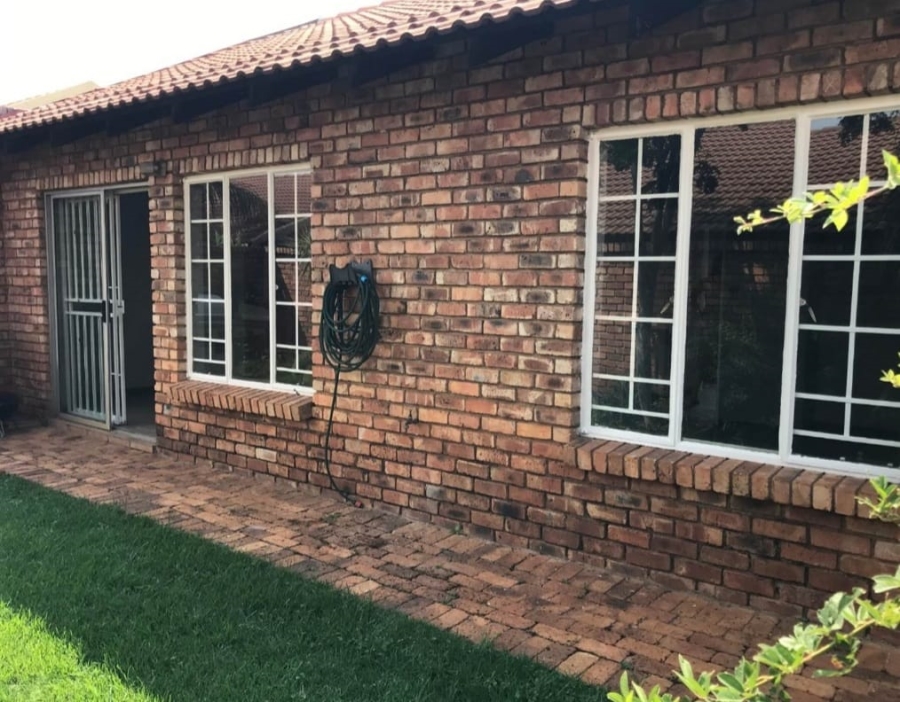 2 Bedroom Property for Sale in Elardus Park Gauteng