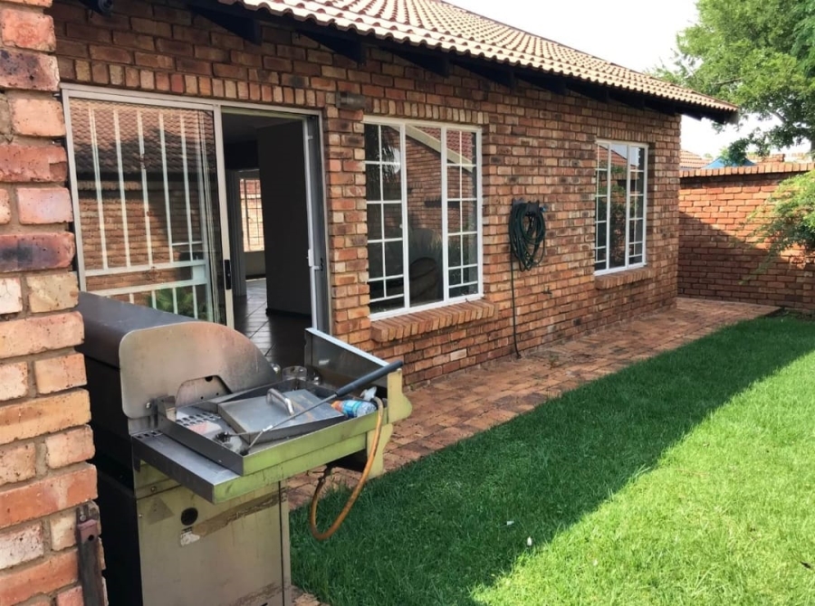 2 Bedroom Property for Sale in Elardus Park Gauteng