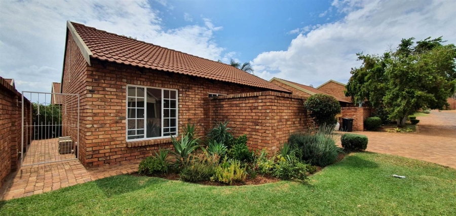 2 Bedroom Property for Sale in Elardus Park Gauteng