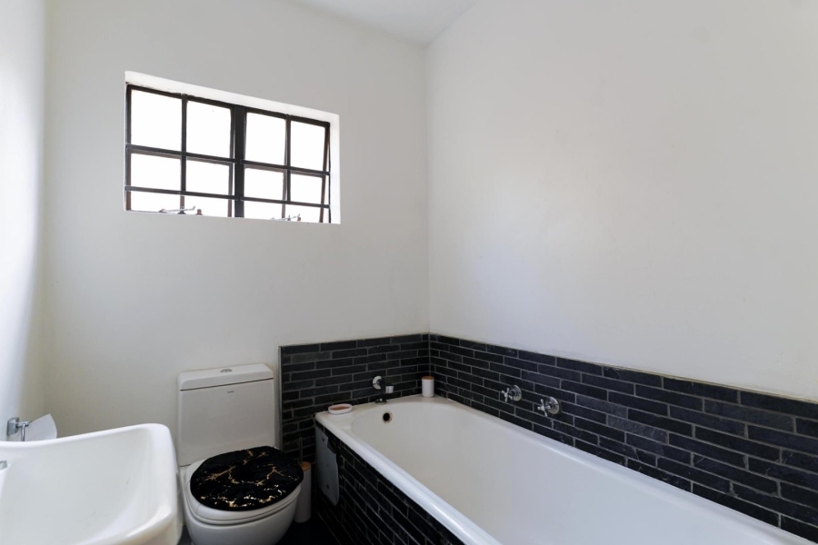 To Let 2 Bedroom Property for Rent in Upper Houghton Gauteng