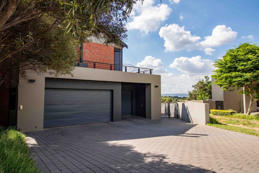 5 Bedroom Property for Sale in Copperleaf Estate Gauteng