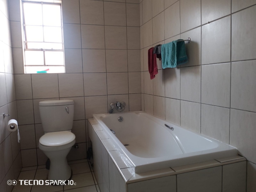  Bedroom Property for Sale in Clayville Gauteng