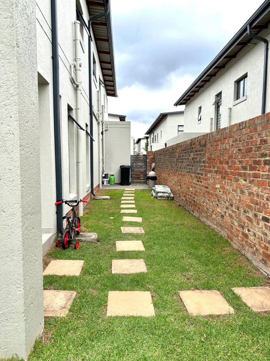 4 Bedroom Property for Sale in Crowthorne AH Gauteng