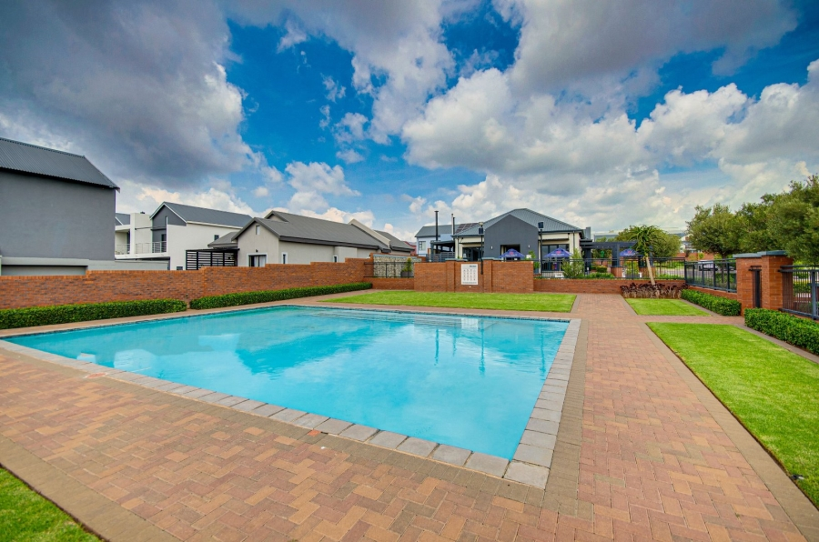 2 Bedroom Property for Sale in Louwlardia Gauteng