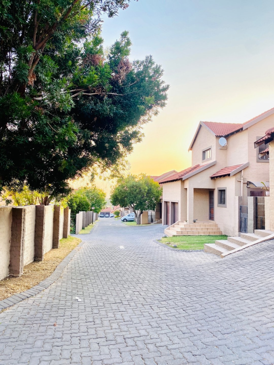 2 Bedroom Property for Sale in Halfway Gardens Gauteng