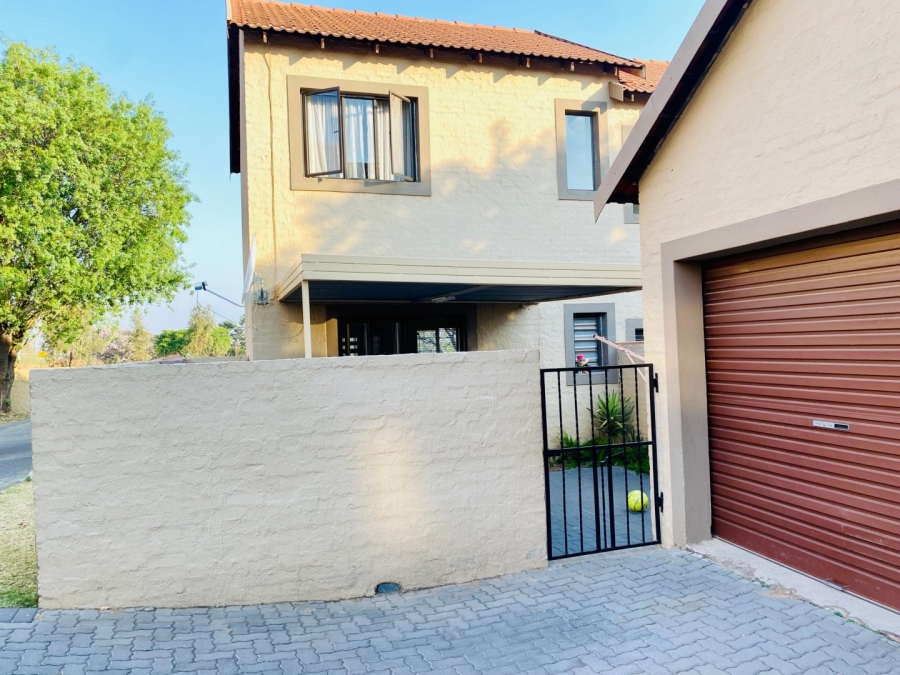 2 Bedroom Property for Sale in Halfway Gardens Gauteng