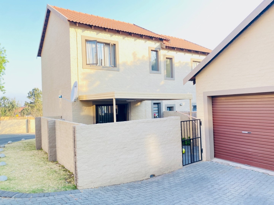 2 Bedroom Property for Sale in Halfway Gardens Gauteng