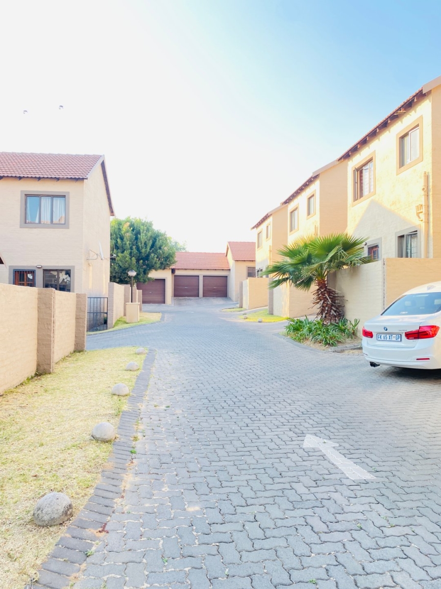 2 Bedroom Property for Sale in Halfway Gardens Gauteng