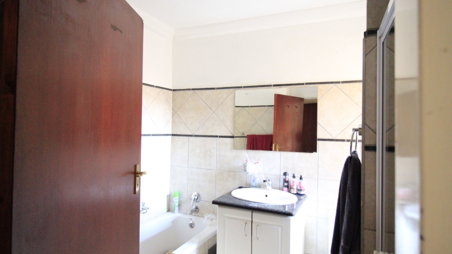 3 Bedroom Property for Sale in Die Wilgers Gauteng