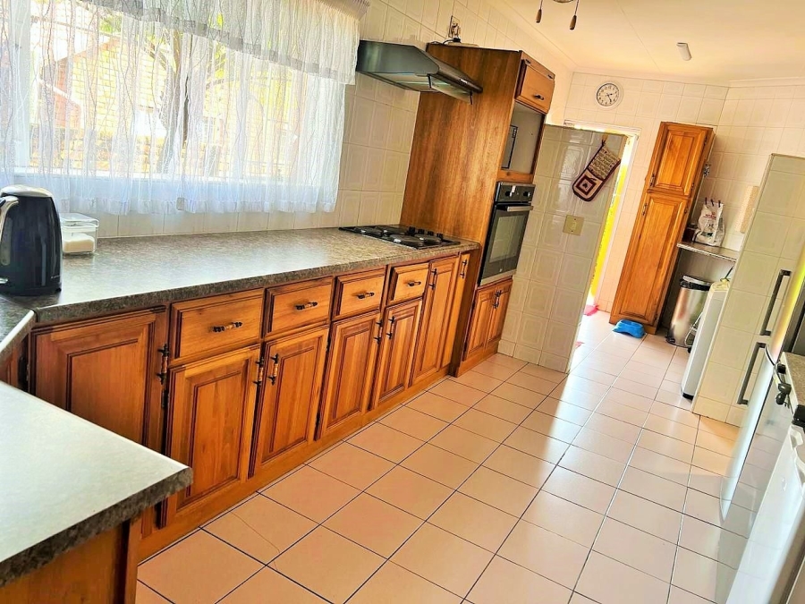 3 Bedroom Property for Sale in Die Hoewes Gauteng