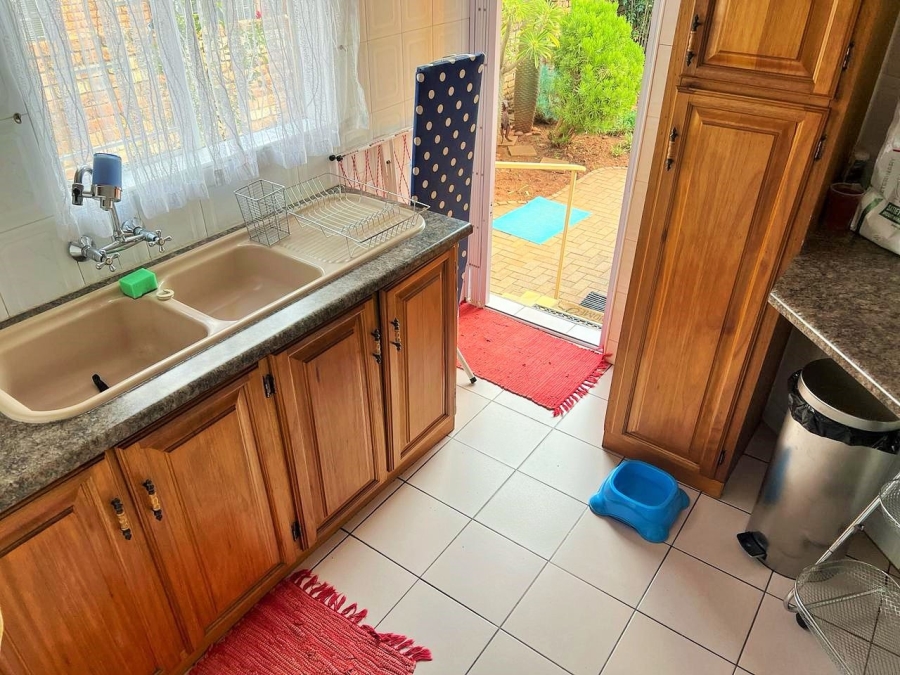 3 Bedroom Property for Sale in Die Hoewes Gauteng