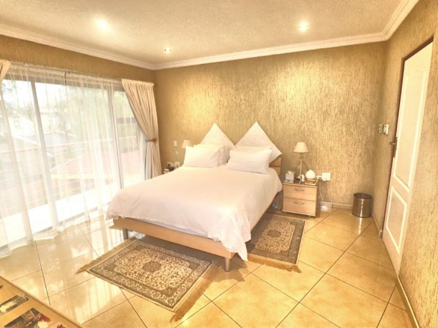 9 Bedroom Property for Sale in Lenasia Ext 7 Gauteng