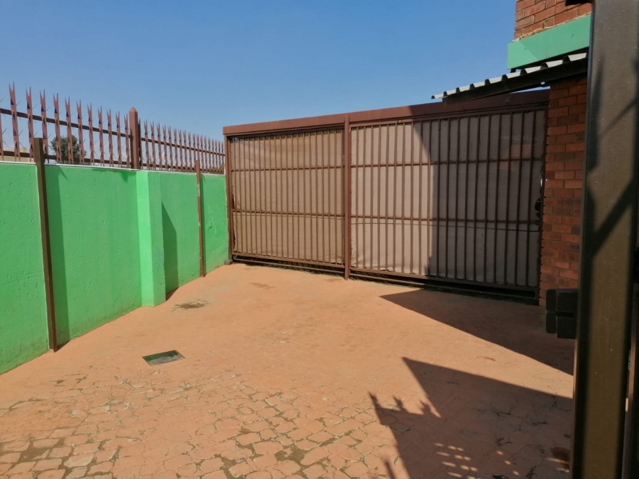  Bedroom Property for Sale in Lenasia Ext 13 Gauteng