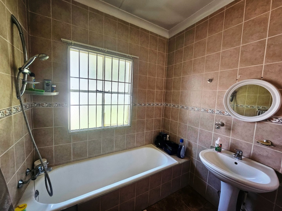 5 Bedroom Property for Sale in Kelvin Gauteng