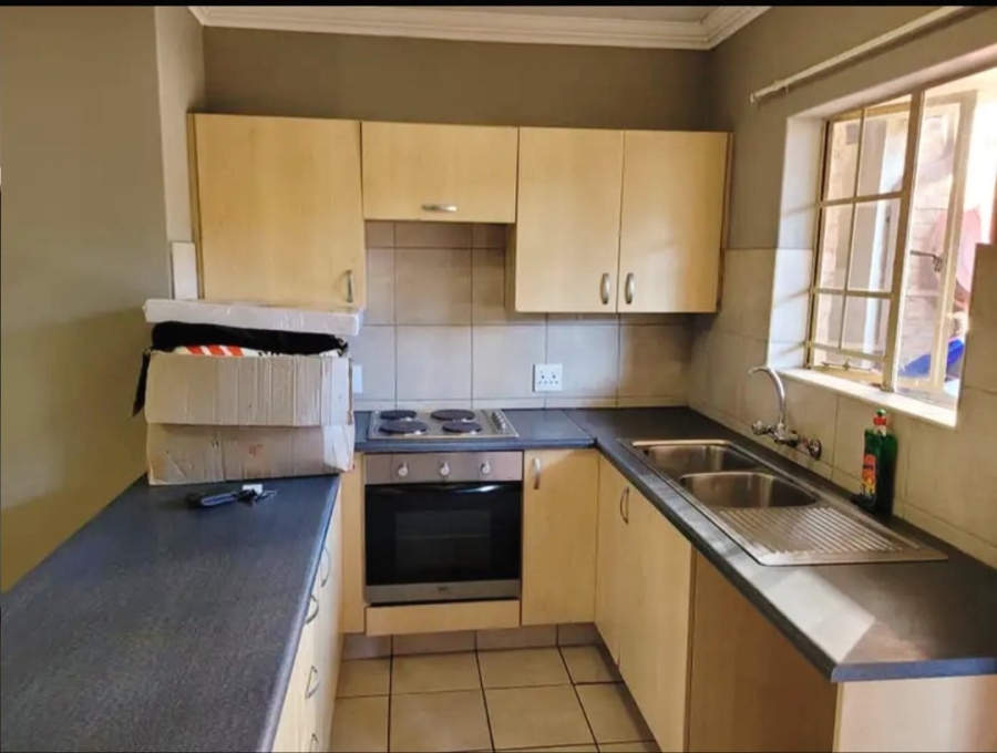 1 Bedroom Property for Sale in Silver Lakes Gauteng