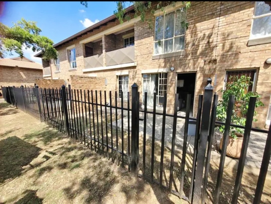 1 Bedroom Property for Sale in Silver Lakes Gauteng