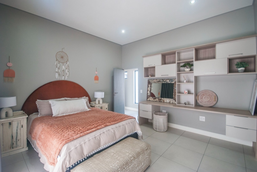 5 Bedroom Property for Sale in Midstream Ridge Gauteng