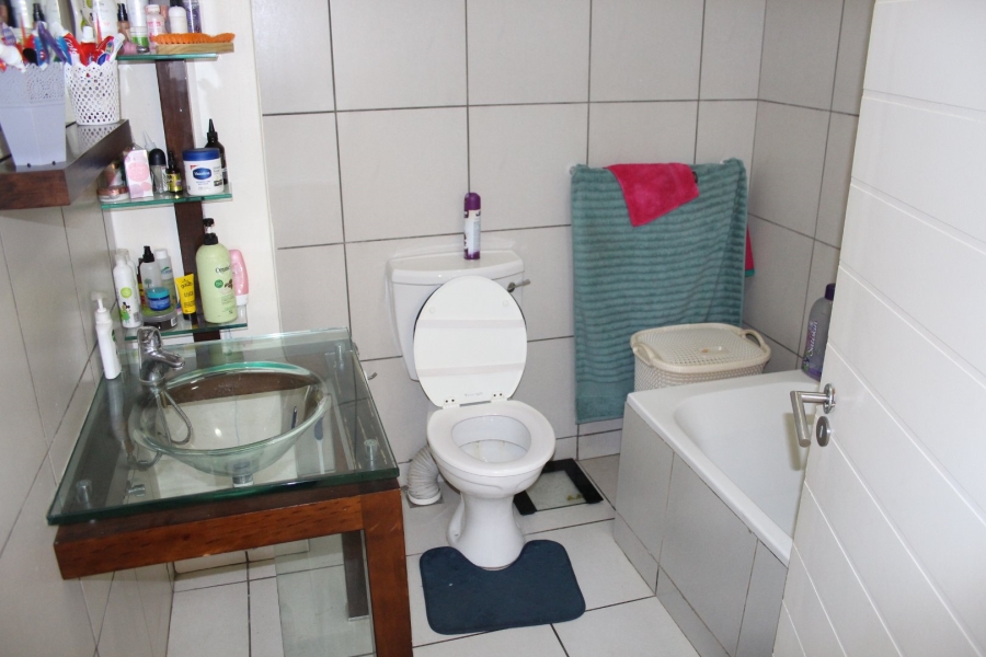 2 Bedroom Property for Sale in Roodepoort West Gauteng